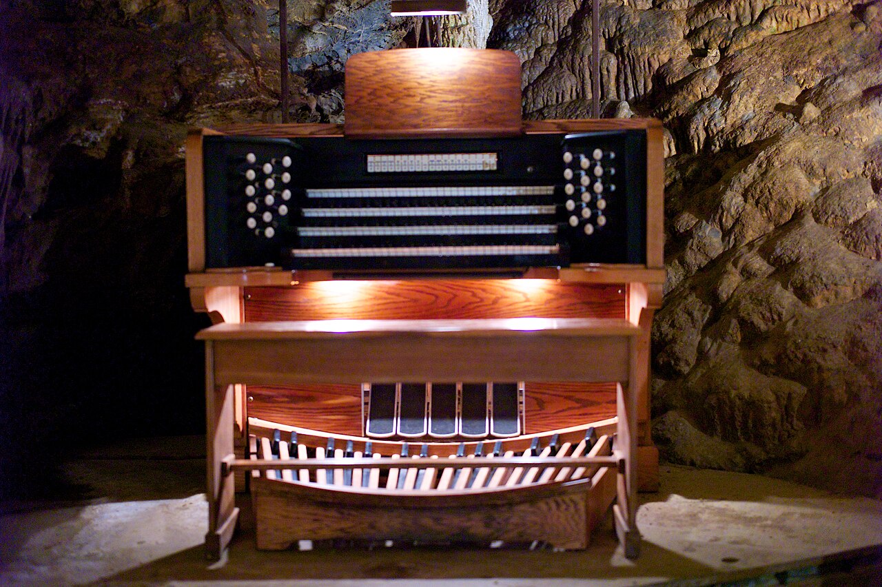 The Great Stalacpipe Organ inside Luray Caverns, Virginia, played by tapping stalactites
